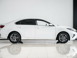 2021 Kia Cerato IV Рестайлинг, белый, 2280000 рублей, вид 4