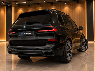 2024 BMW X7 40i I (G07) Рестайлинг, чёрный, 12600000 рублей, вид 4