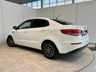2015 Kia Rio III Рестайлинг, белый, 1075000 рублей, вид 5