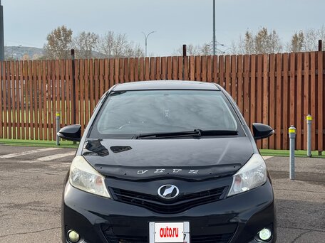 2011 Toyota Vitz III (XP130), чёрный, 535000 рублей, вид 3