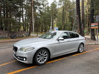 2013 BMW 5 серии 525d xDrive VI (F10/F11/F07) Рестайлинг, серебристый, 1900000 рублей, вид 1