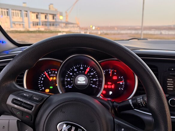 2015 Kia Optima III Рестайлинг, белый, 1250000 рублей - вид 8