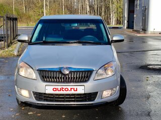 2013 Skoda Fabia II Рестайлинг, серебристый, 650000 рублей, вид 2