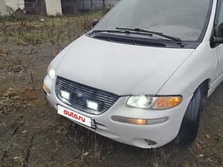 1999 Chrysler Town & Country III, белый, 250000 рублей, вид 1