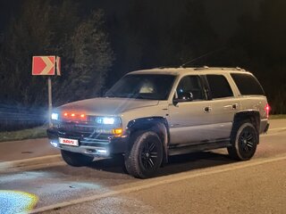 2004 Chevrolet Tahoe II, серебристый, 1450000 рублей, вид 1