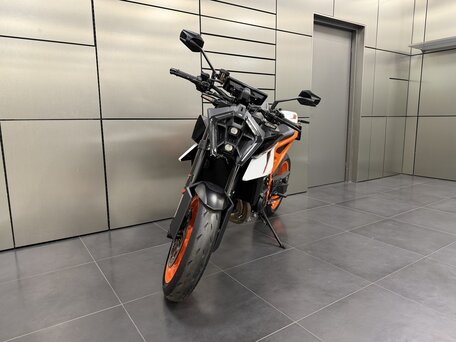 2026 KTM 990 Duke, белый, 1700000 рублей, вид 2