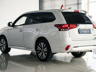 2022 Mitsubishi Outlander III Рестайлинг 3, белый, 2650000 рублей, вид 3
