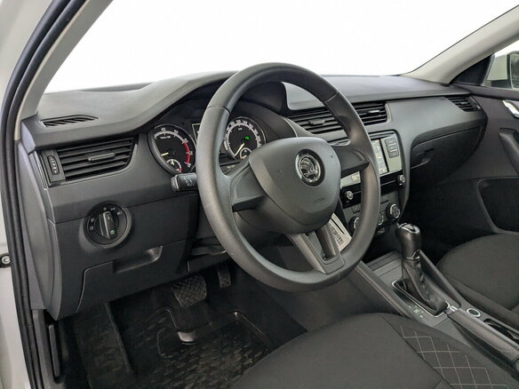 2020 Skoda Octavia III (A7) Рестайлинг, белый - вид 14