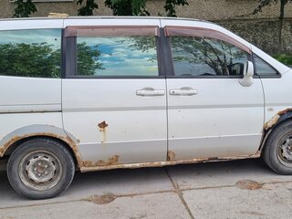 2000 Nissan Serena I (C23), белый, 290000 рублей, вид 2