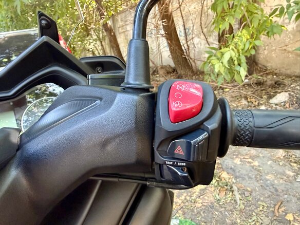 2023 Yamaha XMAX, серый, 550000 рублей - вид 10