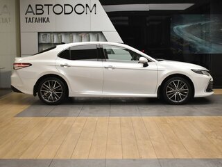 2023 Toyota Camry VIII (XV70) Рестайлинг, белый, 3200000 рублей, вид 4