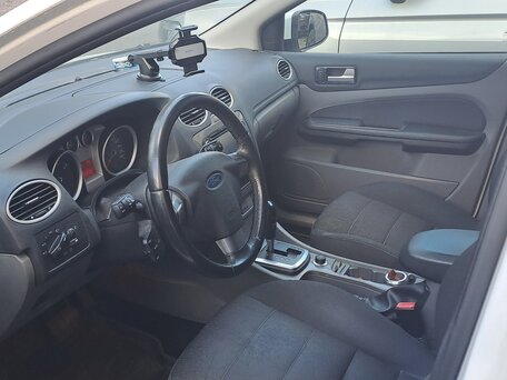 2010 Ford Focus II Рестайлинг, белый, 550000 рублей, вид 5