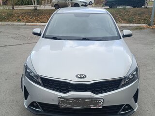 2021 Kia Rio IV Рестайлинг, серый, 1700000 рублей, вид 1