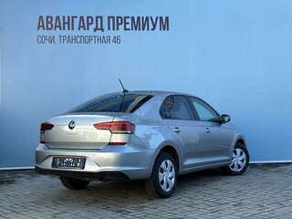 2021 Volkswagen Polo VI, серебристый, 1580000 рублей, вид 2