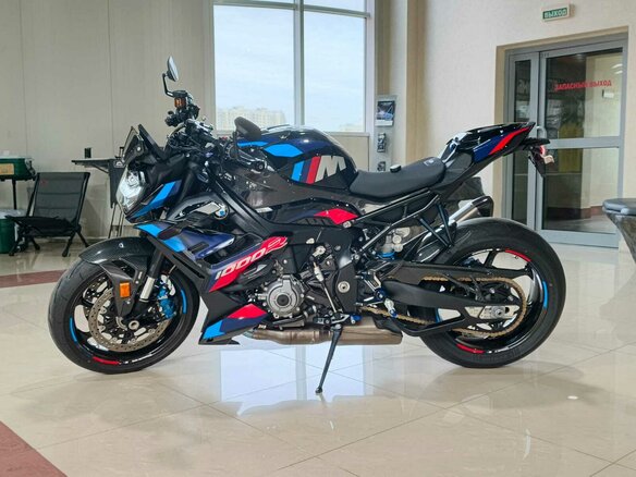 2023 BMW M 1000 R, чёрный, 2230000 рублей - вид 1