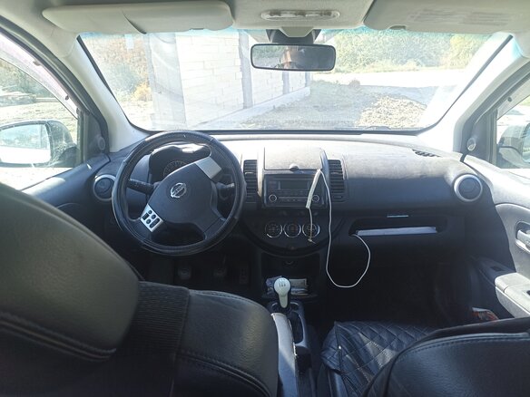 2013 Nissan Note I Рестайлинг, белый, 425000 рублей - вид 5