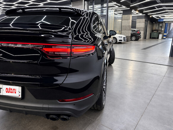 2021 Porsche Cayenne III, чёрный, 9990000 рублей - вид 4