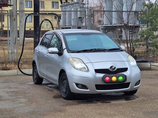 2010 Toyota Vitz II (XP90), серый, 480000 рублей, вид 2