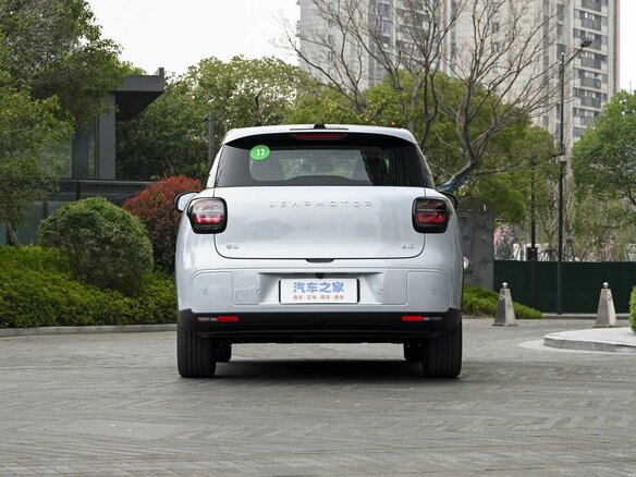 2026 Leapmotor A10 53 kWh, серебристый, 2190000 рублей - вид 5