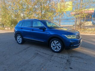 2021 Volkswagen Tiguan II Рестайлинг, синий, 3330000 рублей, вид 4