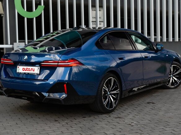 2023 BMW 5 серии 520d xDrive VIII (G60/G61/G68), синий, 7350000 рублей - вид 4