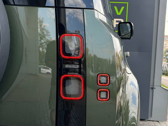 2025 Land Rover Defender 110 II, зелёный, 11500000 рублей - вид 32