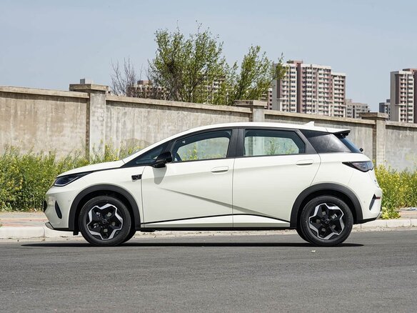 2025 BYD Dolphin 45.12 kWh I Рестайлинг, бежевый, 1426000 рублей - вид 6