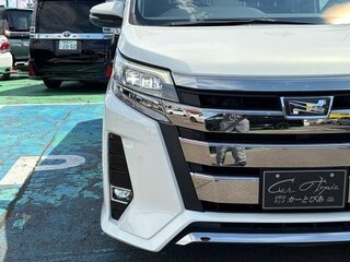 2021 Toyota Noah III (R80) Рестайлинг, белый, 2180000 рублей, вид 4