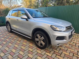 2013 Volkswagen Touareg II, серебристый, 2300000 рублей, вид 3