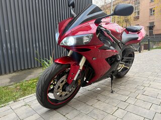 2005 Yamaha YZF-R1, красный, 600000 рублей, вид 3