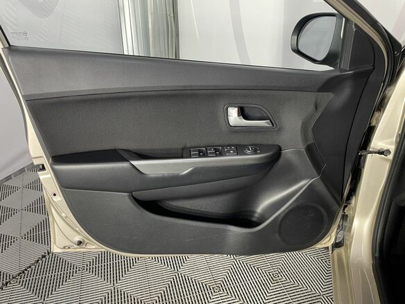 2012 Kia Rio 5-speed III, бежевый, 765000 рублей - вид 7