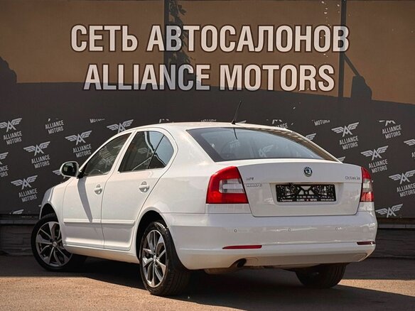 2012 Skoda Octavia II (A5) Рестайлинг, белый - вид 4