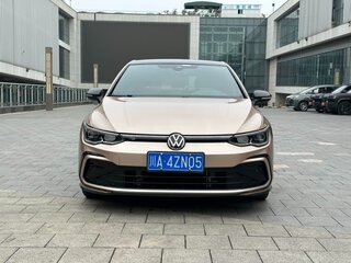 2022 Volkswagen Golf VIII, бежевый, 1550000 рублей, вид 2