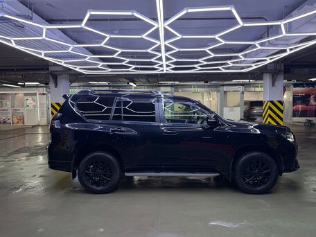 2021 Toyota Land Cruiser Prado 150 Series Рестайлинг 2, чёрный, 7000000 рублей, вид 4