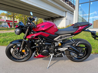 2023 Triumph Street Triple, красный, 1180000 рублей, вид 1