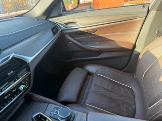 2020 BMW 5 серии 530d xDrive VII (G30/G31/G38), серый, 5750000 рублей, вид 5