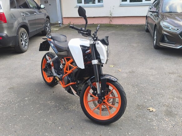 2014 KTM 390 Duke, белый - вид 10