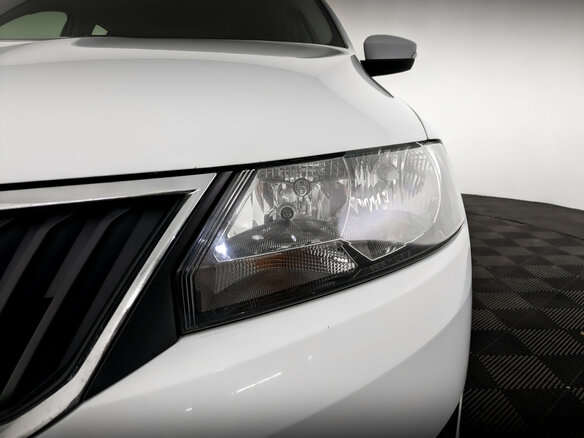 2018 Skoda Rapid I Рестайлинг, белый, 1100000 рублей - вид 16
