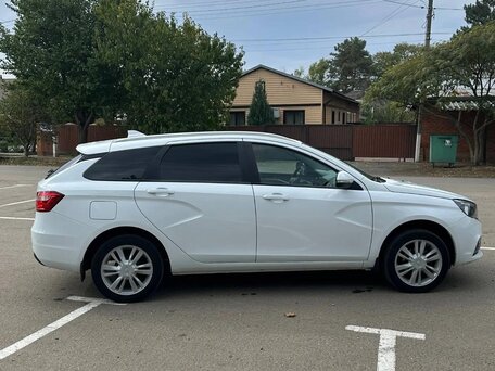 2019 Lada (ВАЗ) Vesta SW I, белый, 850000 рублей, вид 4