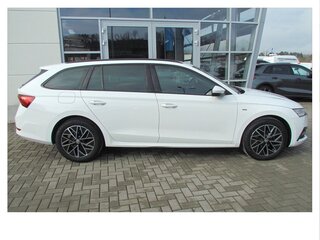 2022 Skoda Octavia IV (A8), белый, 3350000 рублей, вид 2