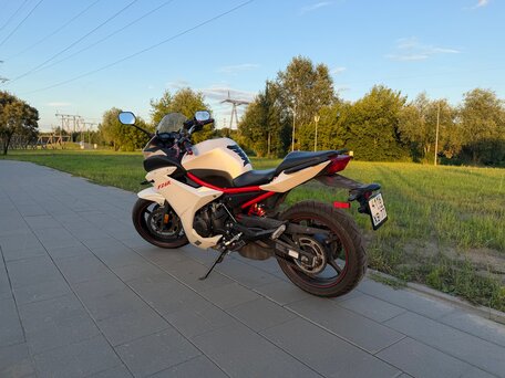 2012 Yamaha XJ6 (FZ6R), белый, 525000 рублей, вид 3