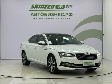 2023 Skoda Superb III Рестайлинг, белый, 2150000 рублей, вид 3