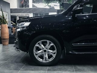 2016 Toyota Land Cruiser 200 Series Рестайлинг 2, чёрный, 6920000 рублей, вид 3