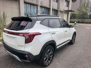 2023 Kia Seltos I Рестайлинг, белый, 1850000 рублей, вид 4