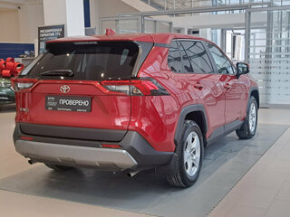 2021 Toyota RAV4 V (XA50), красный, 2649000 рублей, вид 5