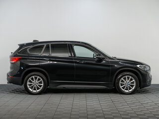 2021 BMW X1 20i xDrive II (F48) Рестайлинг, чёрный, 3490000 рублей, вид 4