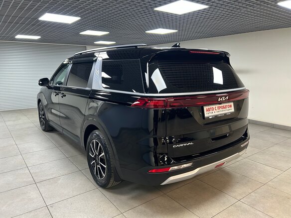 2021 Kia Carnival IV, чёрный, 3980000 рублей - вид 4