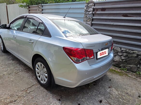 2014 Chevrolet Cruze I Рестайлинг, серебристый, 1050000 рублей - вид 2