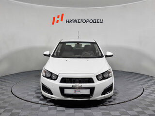 2013 Chevrolet Aveo II, белый, 639000 рублей, вид 2