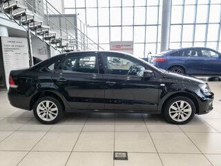 2017 Volkswagen Polo V Рестайлинг, чёрный, 1350000 рублей, вид 4